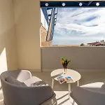 Palace 4* ביביונה
